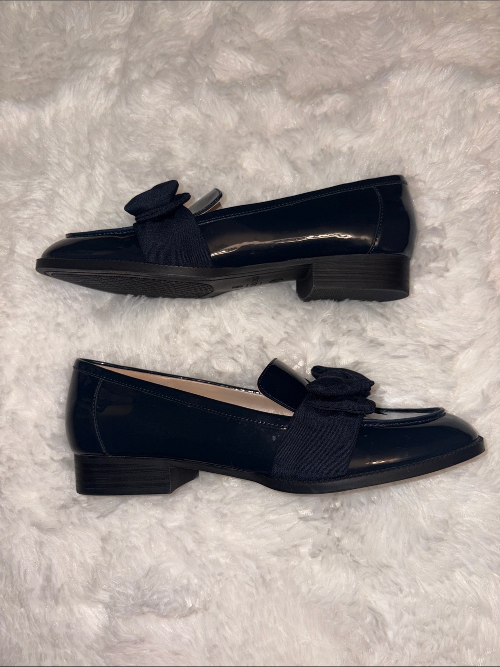 Bandolino Navy Patent Bow Loafer. Never worn. - Picture 8 of 12